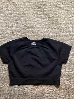 SHEIN Black Cropped Short Sleeve Top